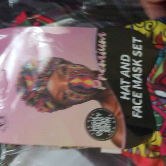 MATCHING hat&mask - Picture 4 of 4